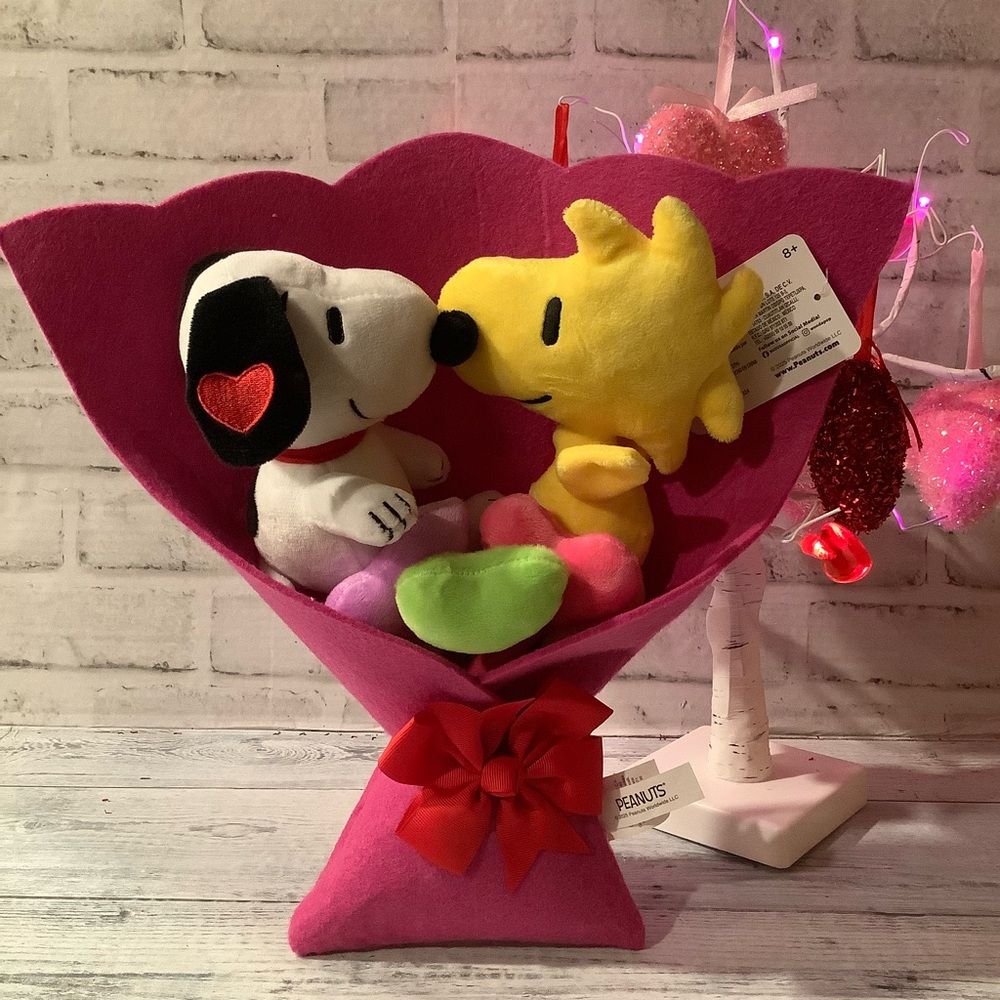 Snoopy & Woodstock Plush Gift Valentine Bouquet - Picture 2 of 5